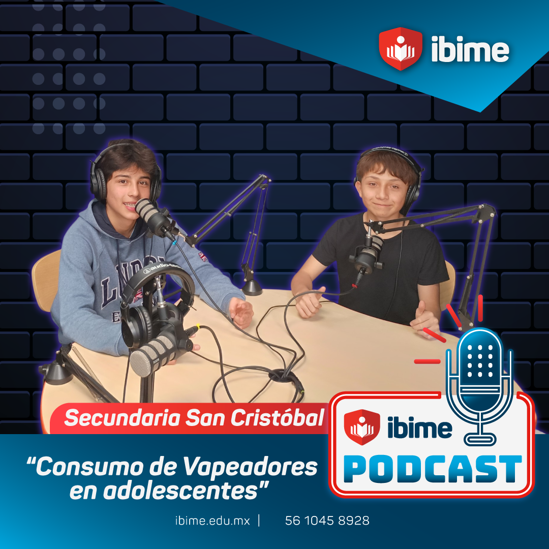 Estudiantes analizan los riesgos del uso de vapeadores en nuevo episodio de podcast.